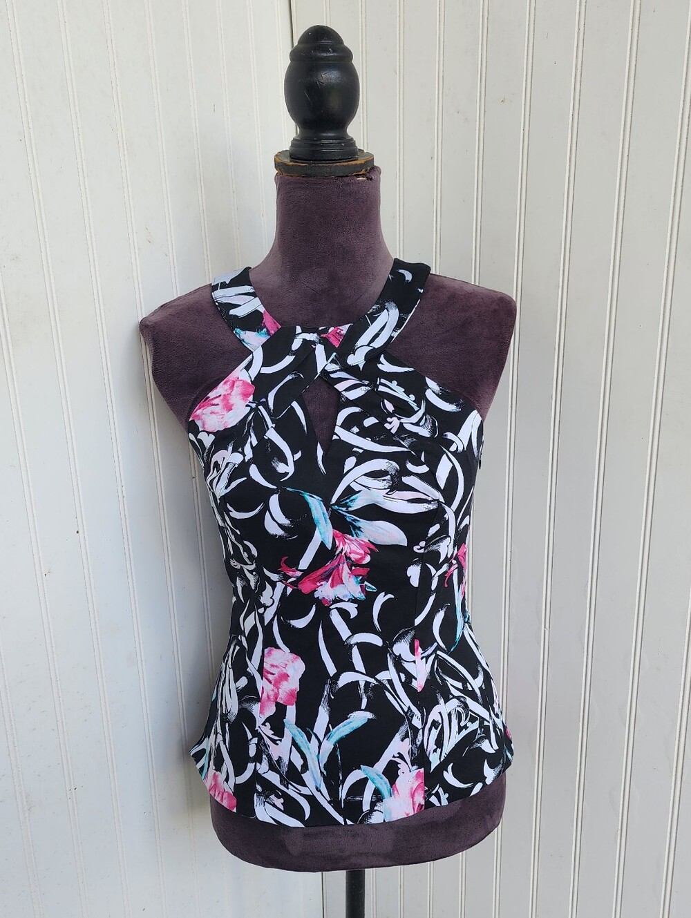 White House Black Market WHBM Pink Floral Halter Top Women's Keyhole Zip 00
